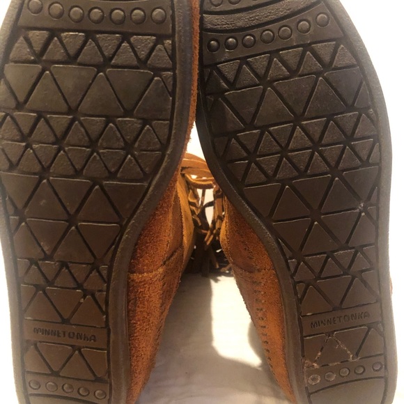 LOWER PRICE! MINNETONKA VINTAGE FRINGE BOOT (5B-04162920) - Picture 4 of 8